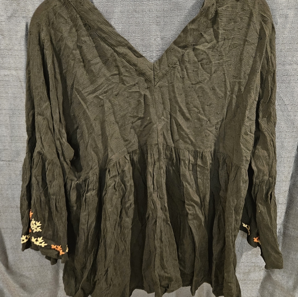 New w/o tags En Creme black blouse size M